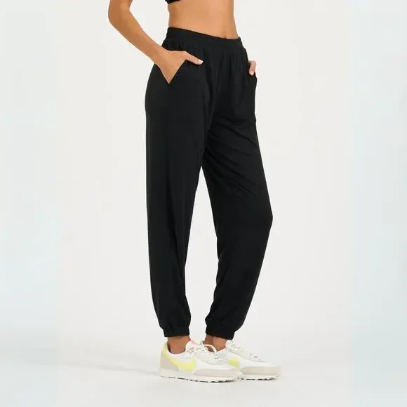 Vuori Boyfriend Joggers Women's size S DreamKnit™ Sweatpants Black Heather - Picture 4 of 9